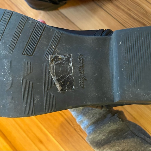 Women’s size 8 black booties - Picture 4 of 4